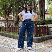 29" Inseam Jeans - Medium Wash with Daisies