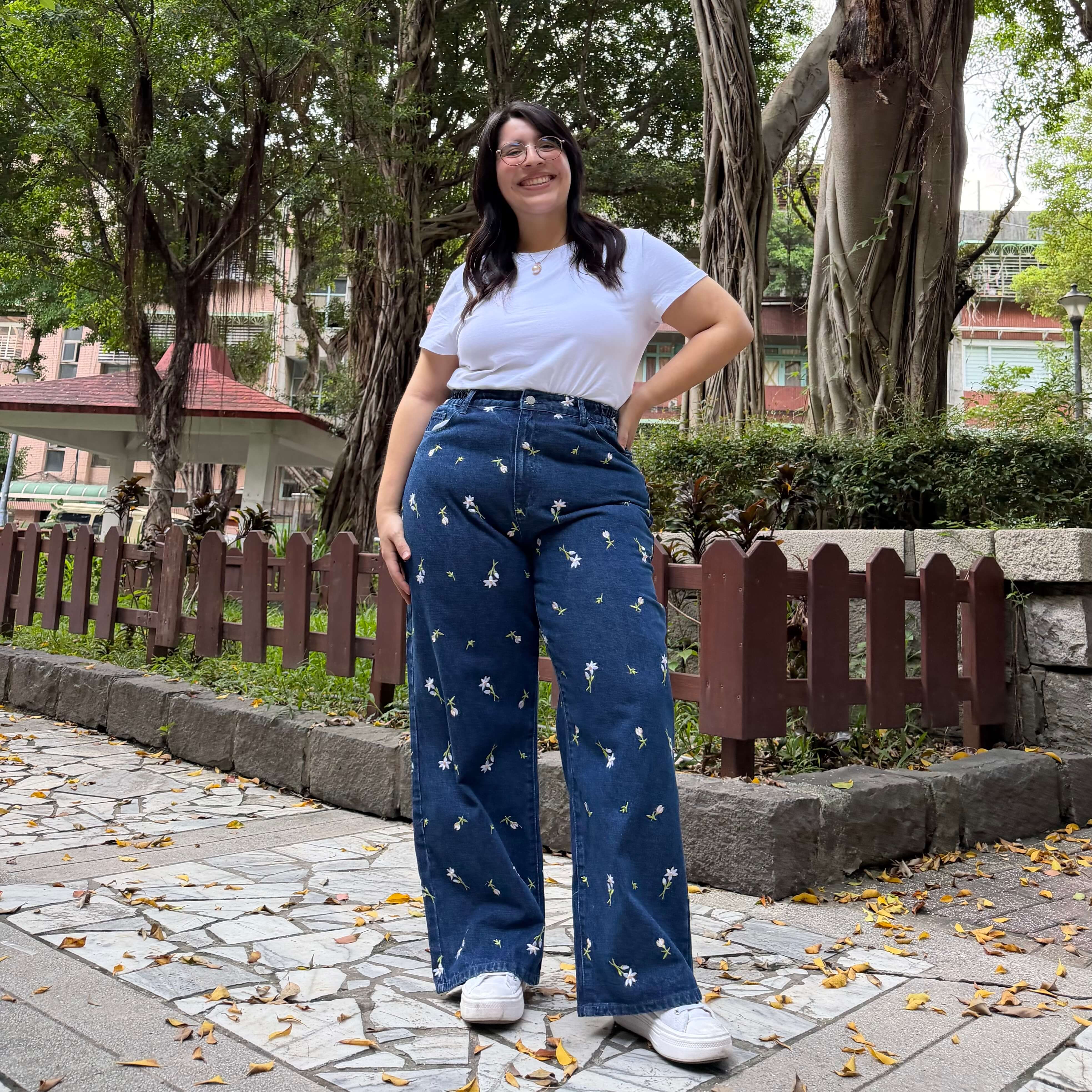 29" Inseam Jeans - Medium Wash with Daisies