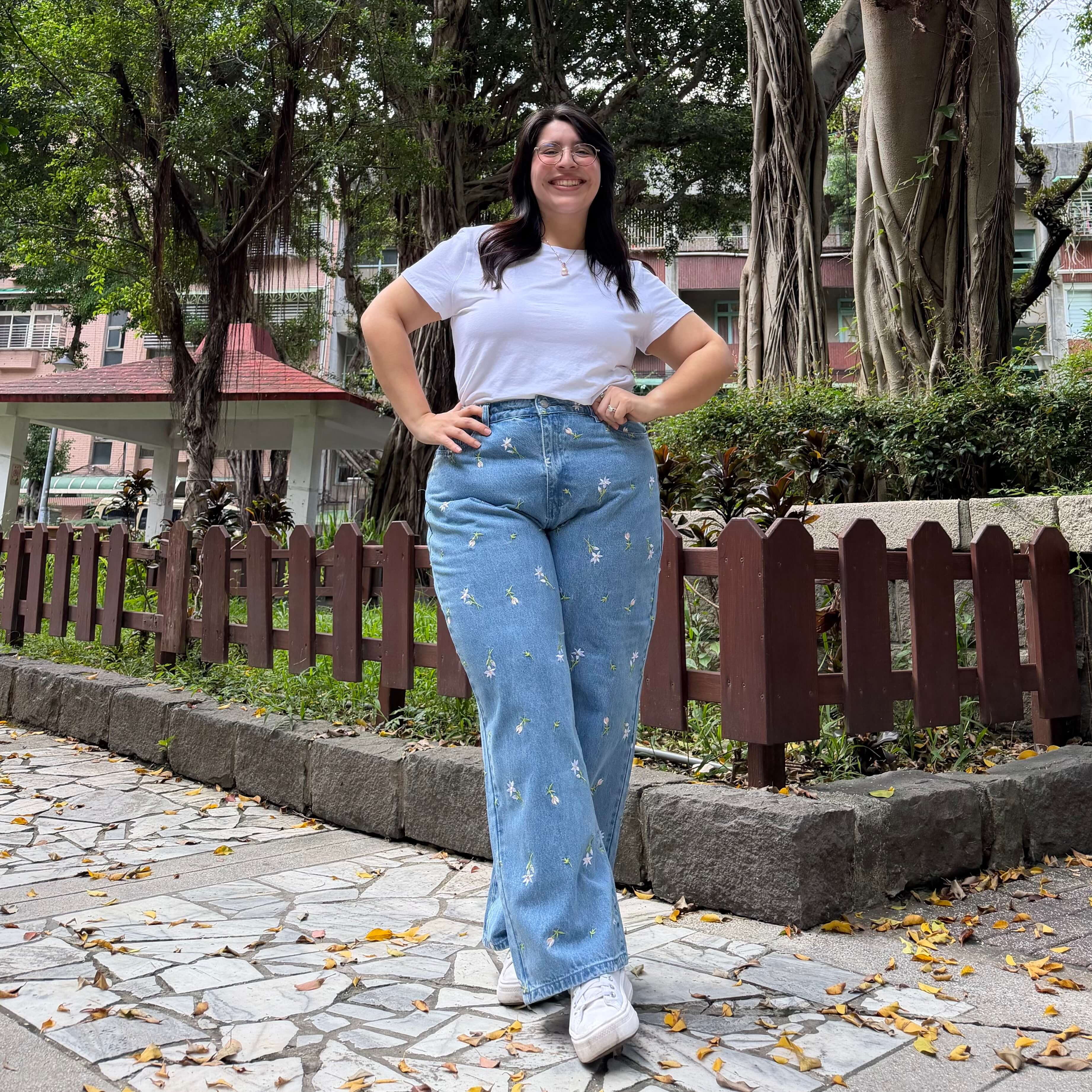 29" Inseam Jeans - Light Wash with Daisies
