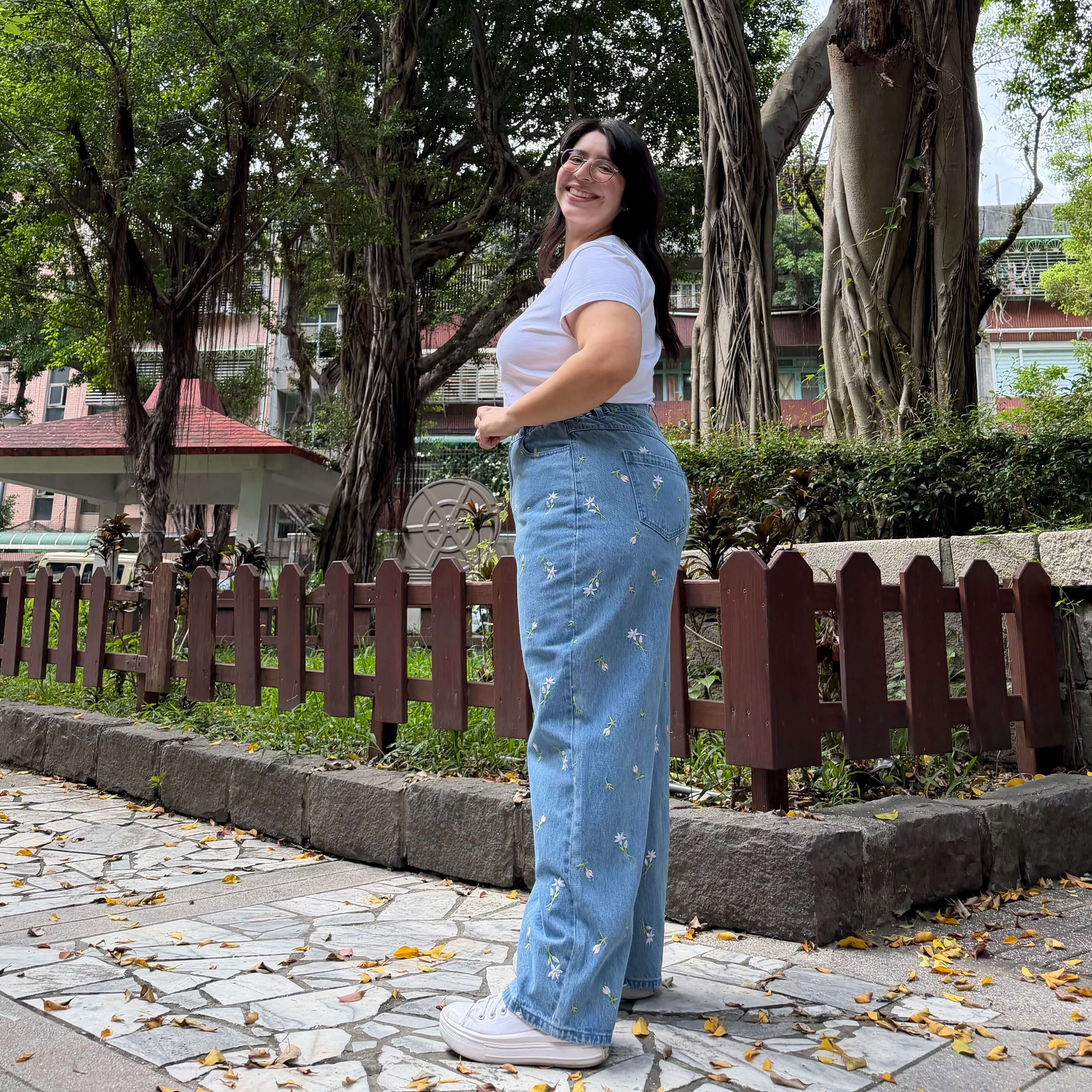 29" Inseam Jeans - Light Wash with Daisies