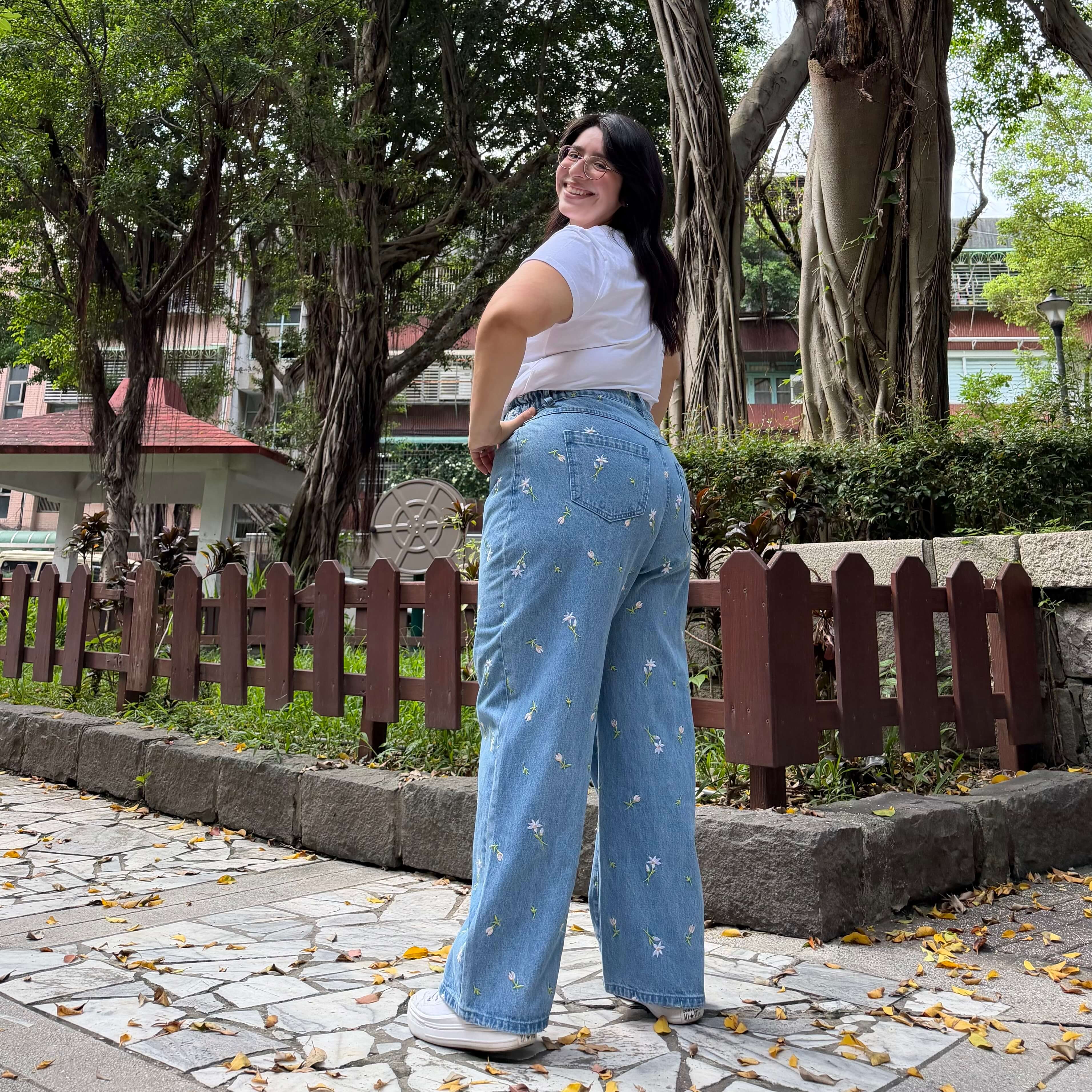 29" Inseam Jeans - Light Wash with Daisies