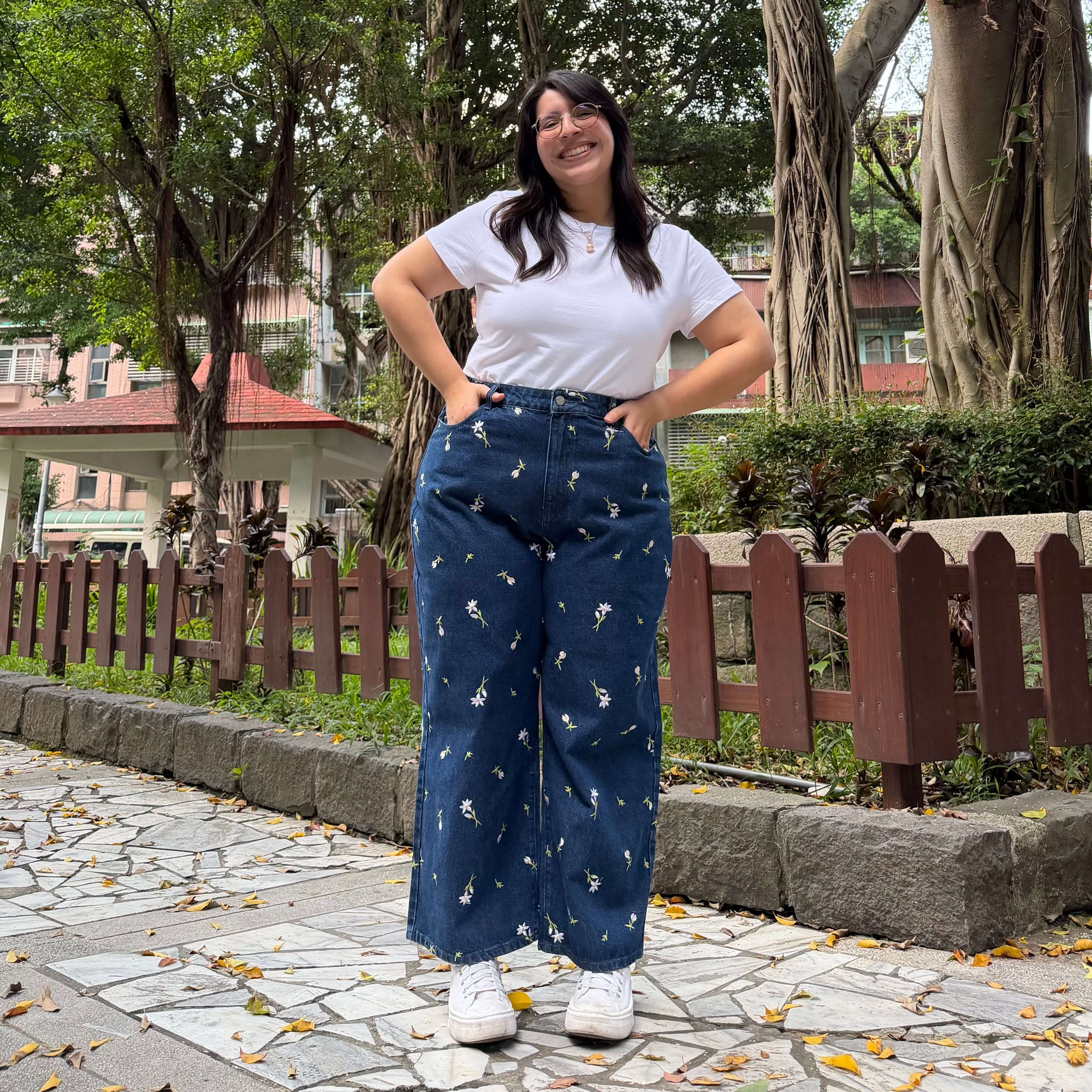 Original Jeans - Medium Wash with Daisies