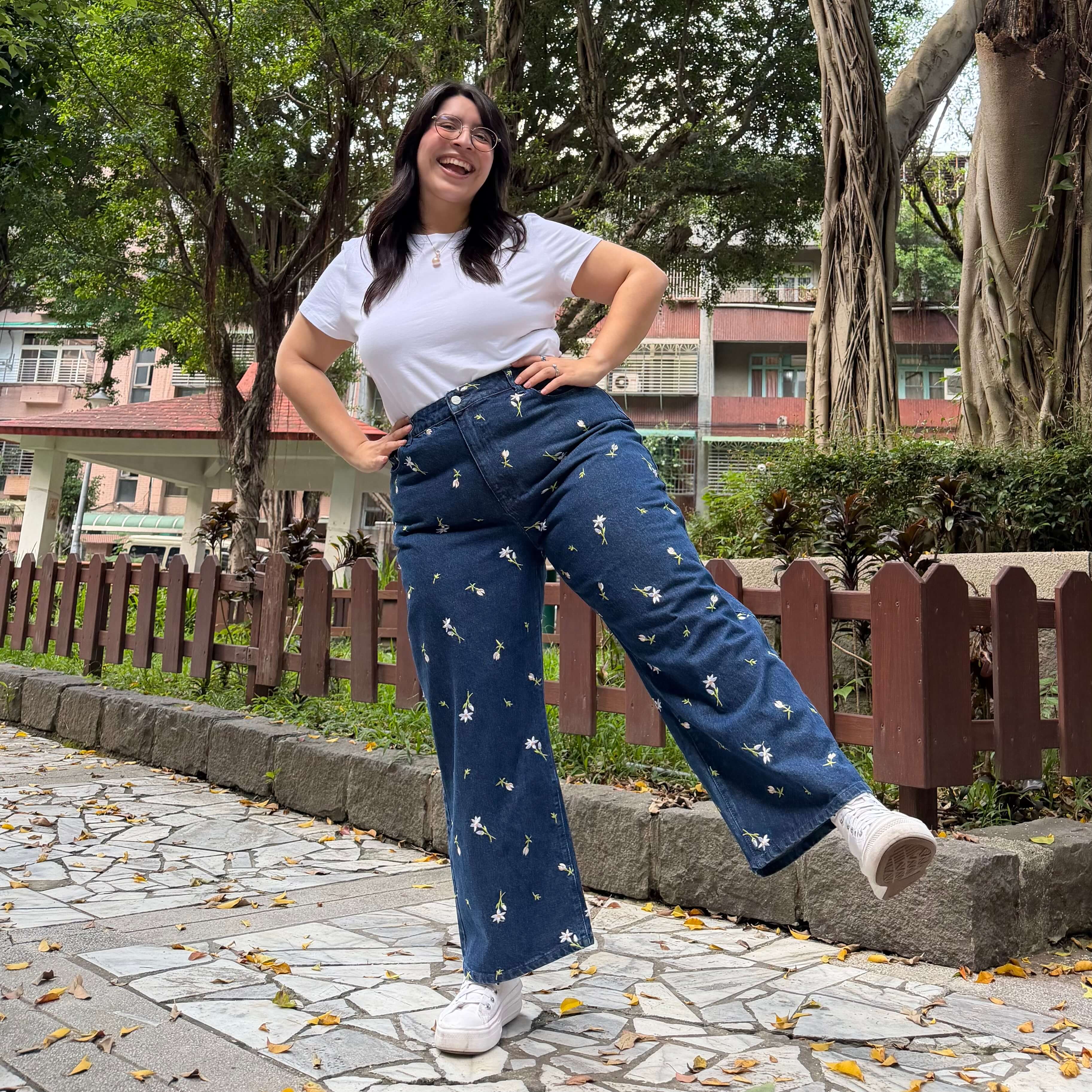 Original Jeans - Medium Wash with Daisies