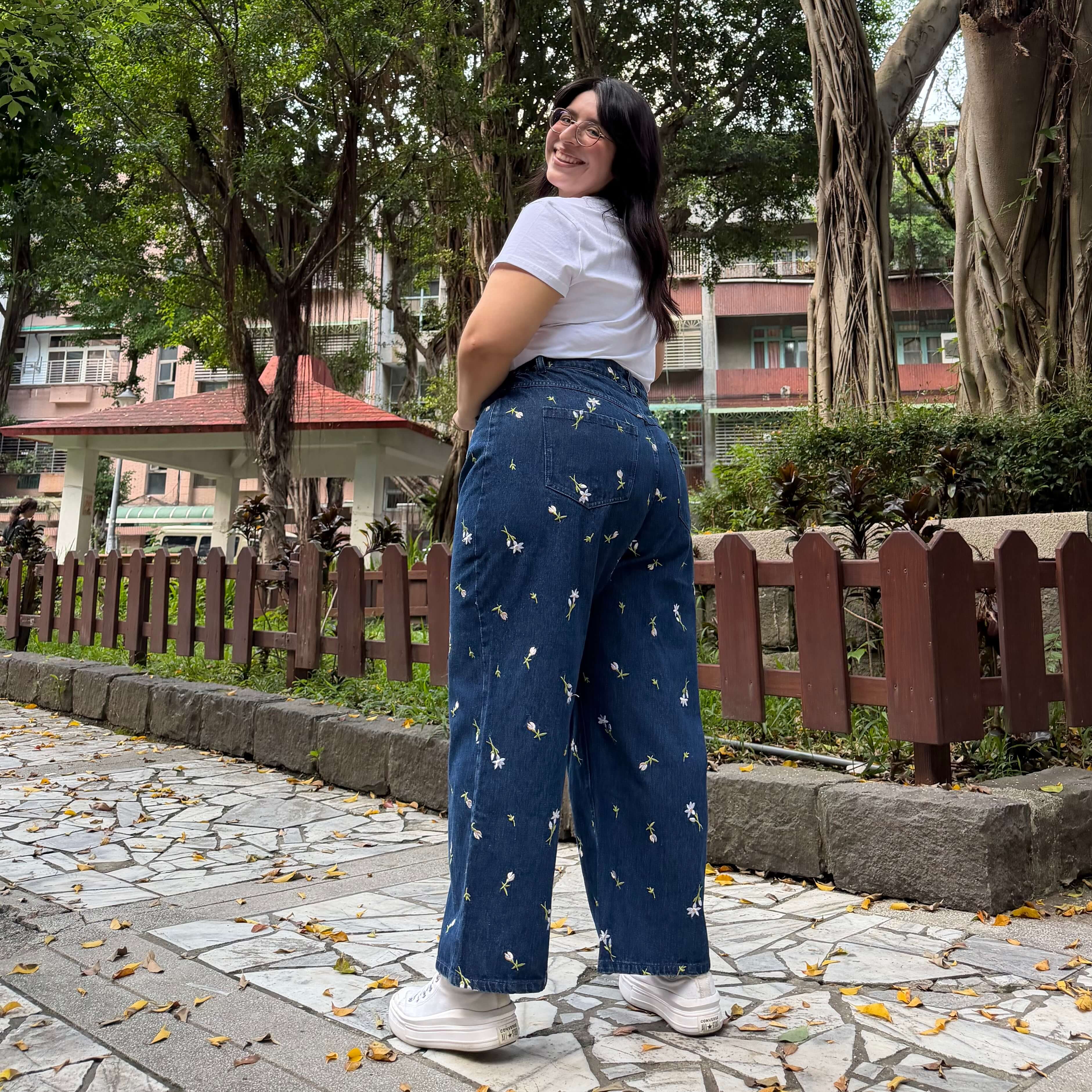 Original Jeans - Medium Wash with Daisies
